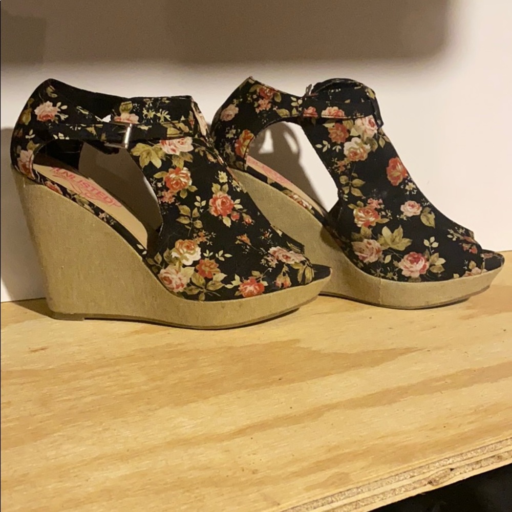 Kenneth Cole Floral wedges